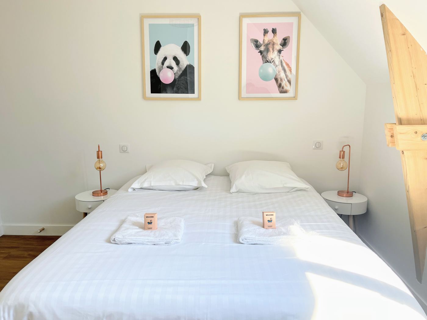 Chambre familiale color&eacute;e avec d&eacute;coration ludique